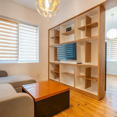 Simple & Spacious 2 Bdr In Prime Location 公寓