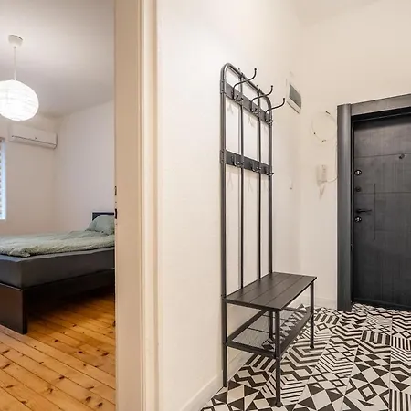 Simple & Spacious 2 Bdr In Prime Location * 索菲亞