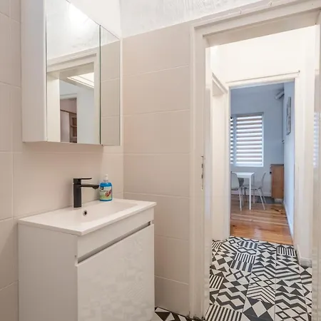 Simple & Spacious 2 Bdr In Prime Location 公寓 索菲亞