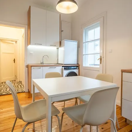 Simple & Spacious 2 Bdr In Prime Location *