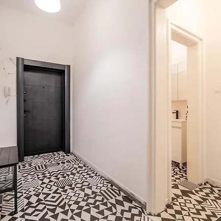 Simple & Spacious 2 Bdr In Prime Location