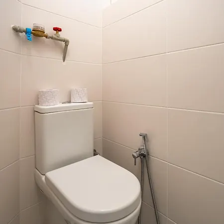 Simple & Spacious 2 Bdr In Prime Location *