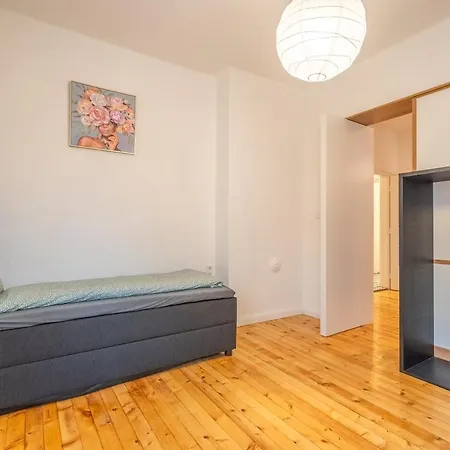 Simple & Spacious 2 Bdr In Prime Location *