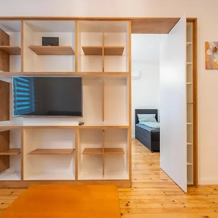 Simple & Spacious 2 Bdr In Prime Location *