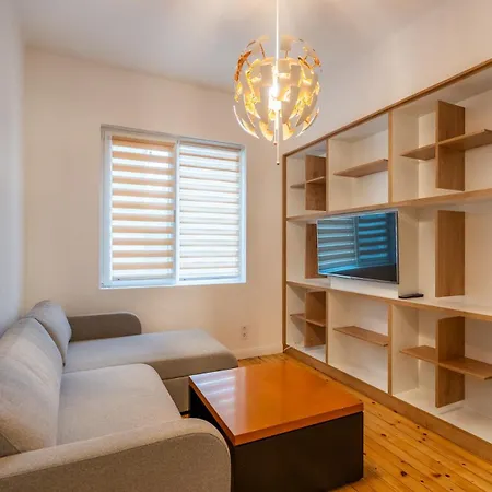Simple & Spacious 2 Bdr In Prime Location 公寓 *