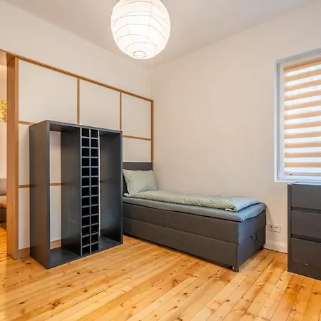 Simple & Spacious 2 Bdr In Prime Location 索菲亞