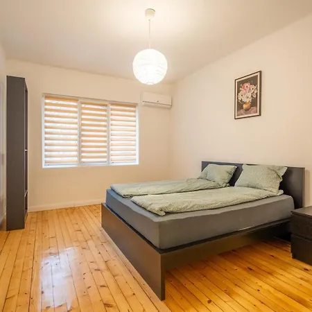 Simple & Spacious 2 Bdr In Prime Location 索菲亞