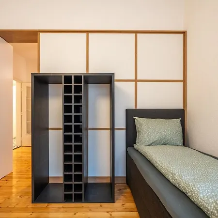 Simple & Spacious 2 Bdr In Prime Location 索菲亞