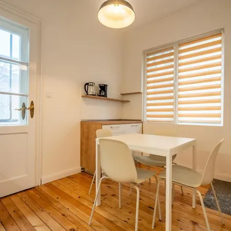 Simple & Spacious 2 Bdr In Prime Location 索菲亞