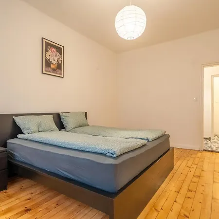 Simple & Spacious 2 Bdr In Prime Location