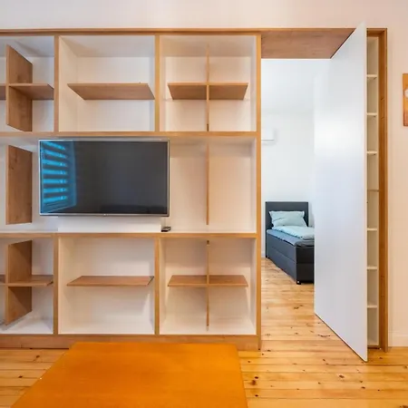 Simple & Spacious 2 Bdr In Prime Location