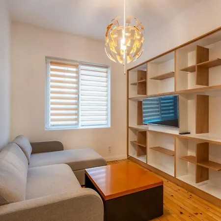 Simple & Spacious 2 Bdr In Prime Location