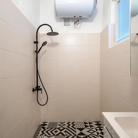 Simple & Spacious 2 Bdr In Prime Location * 索菲亞