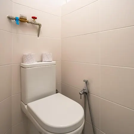 Simple & Spacious 2 Bdr In Prime Location 公寓 *