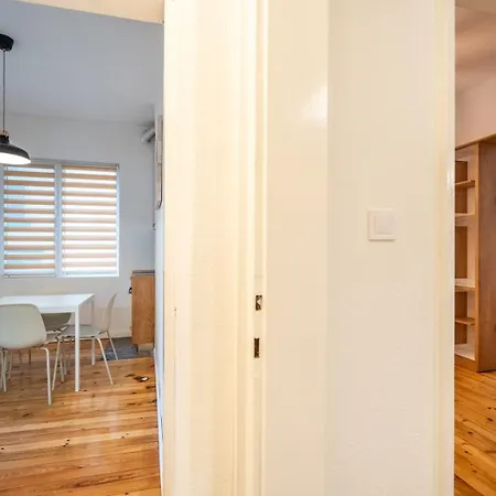 Simple & Spacious 2 Bdr In Prime Location *