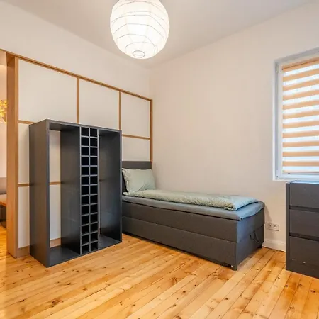 Simple & Spacious 2 Bdr In Prime Location 索菲亞