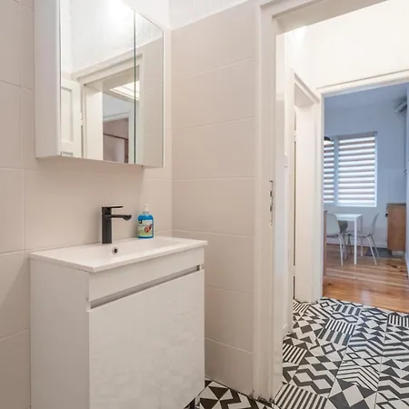Simple & Spacious 2 Bdr In Prime Location 索菲亞